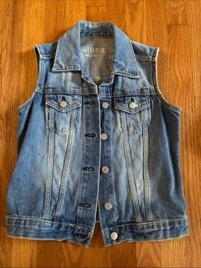 GAP Blue Denim Sleeveless Jacket Vest circa 2014